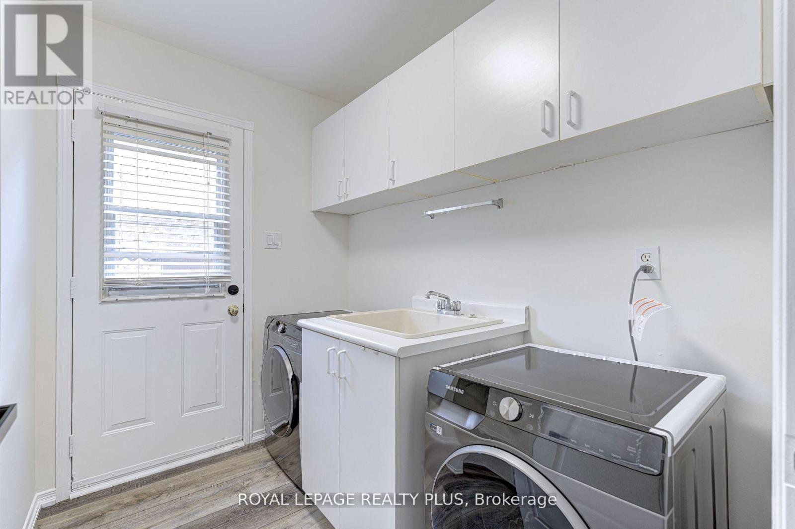 1231 Sable Drive, Burlington, Ontario  L7S 2J6 - Photo 8 - W12449033