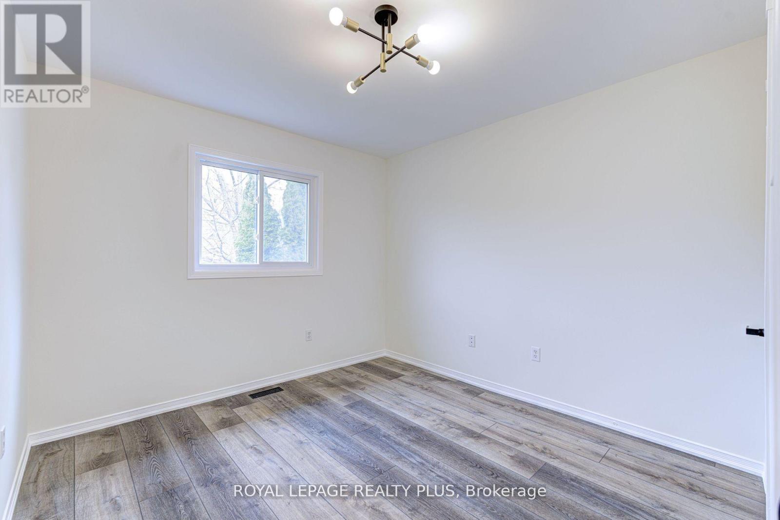 1231 Sable Drive, Burlington (Brant), Ontario  L7S 2J6 - Photo 26 - W12449035