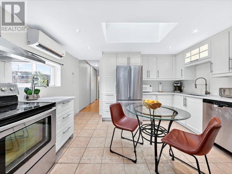 1640 Queen Street W, Toronto, Ontario  M6R 1B2 - Photo 15 - W12449043