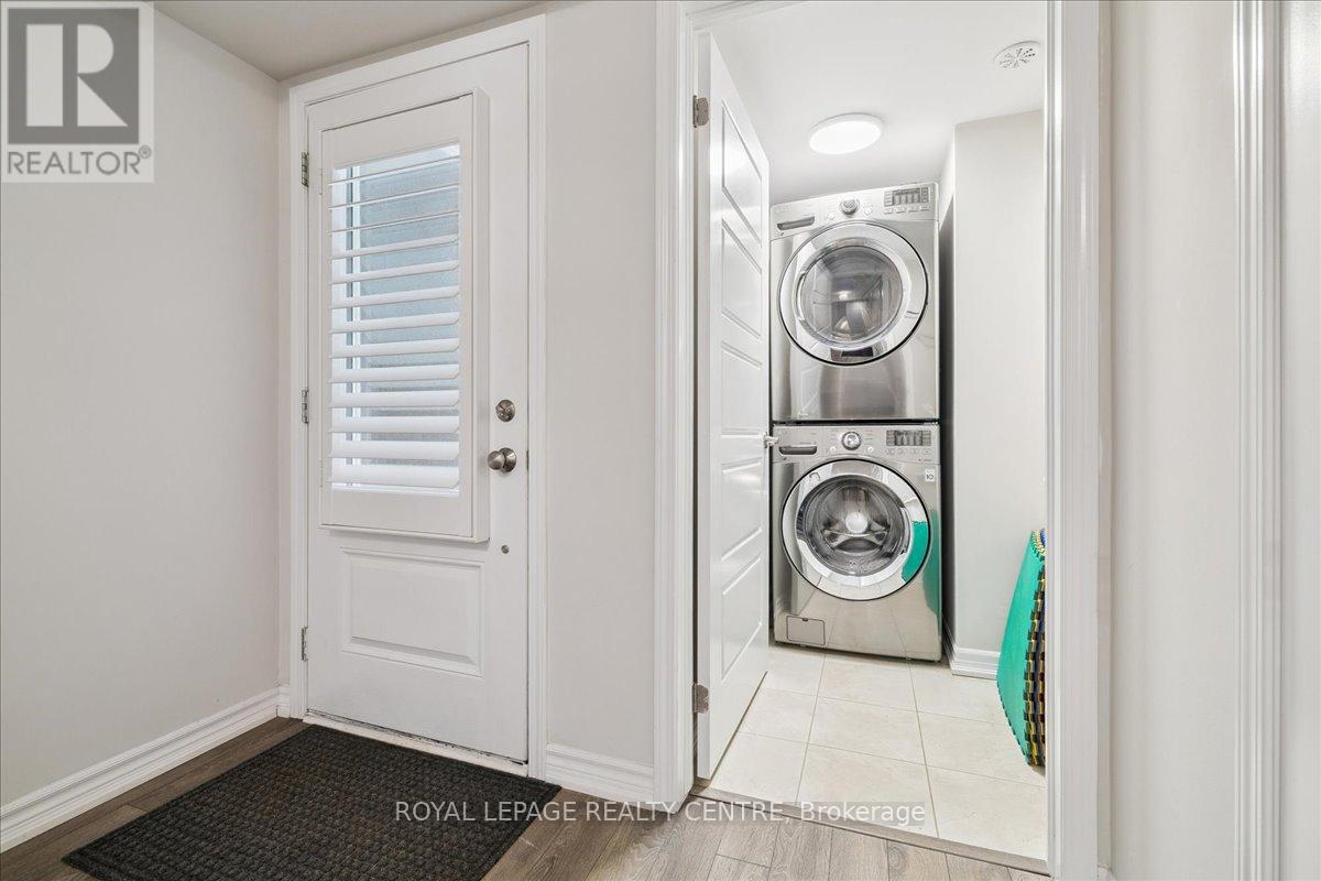 3087 Mistletoe Gardens, Oakville, Ontario  L6M 0Y7 - Photo 5 - W12449061