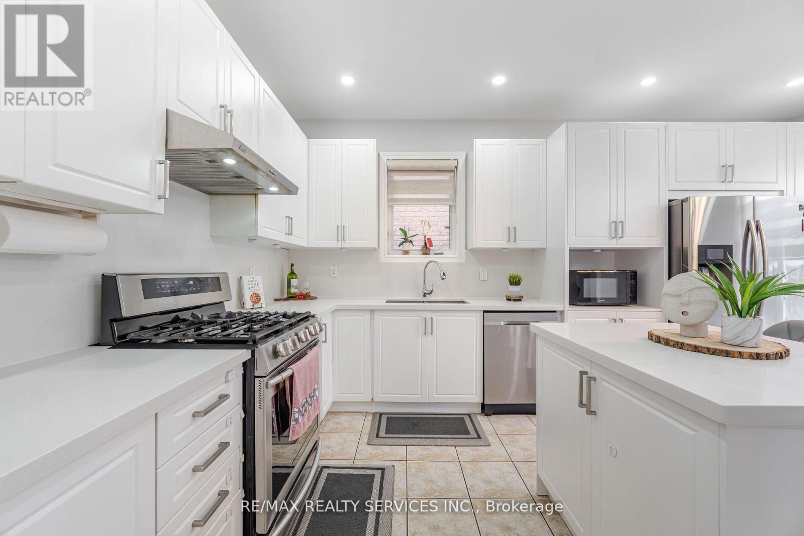 27 Hardgate Crescent, Brampton, Ontario  L7A 3V7 - Photo 13 - W12449082