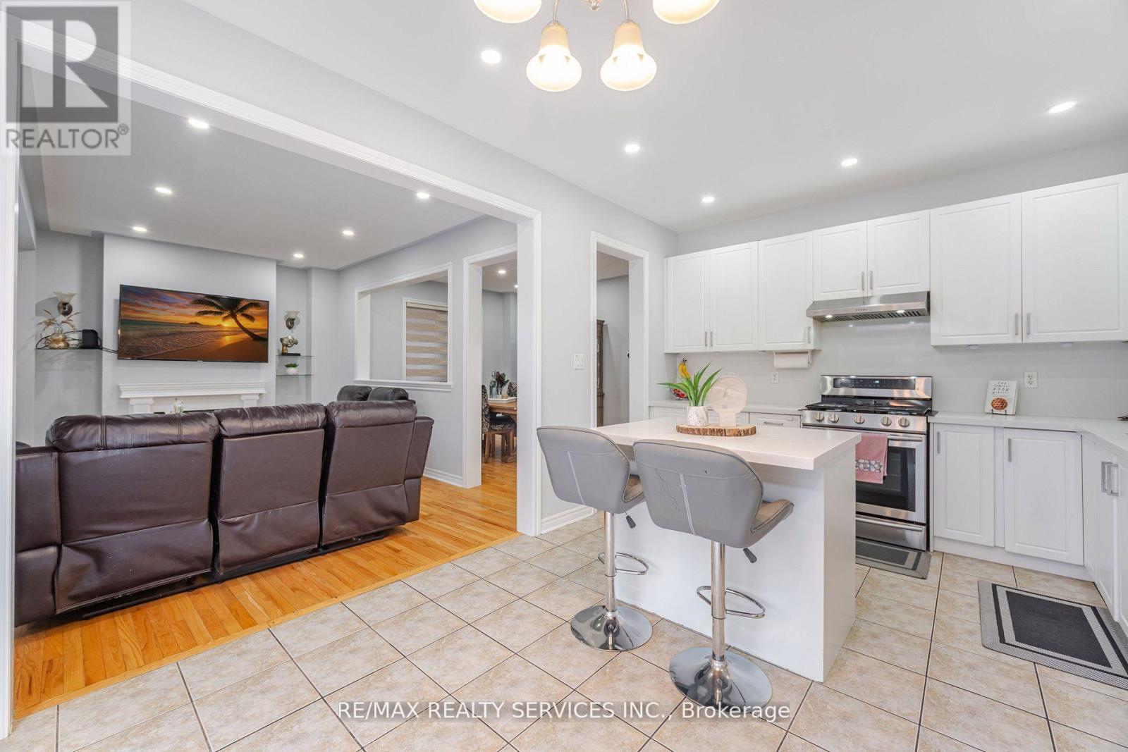 27 Hardgate Crescent, Brampton, Ontario  L7A 3V7 - Photo 16 - W12449082