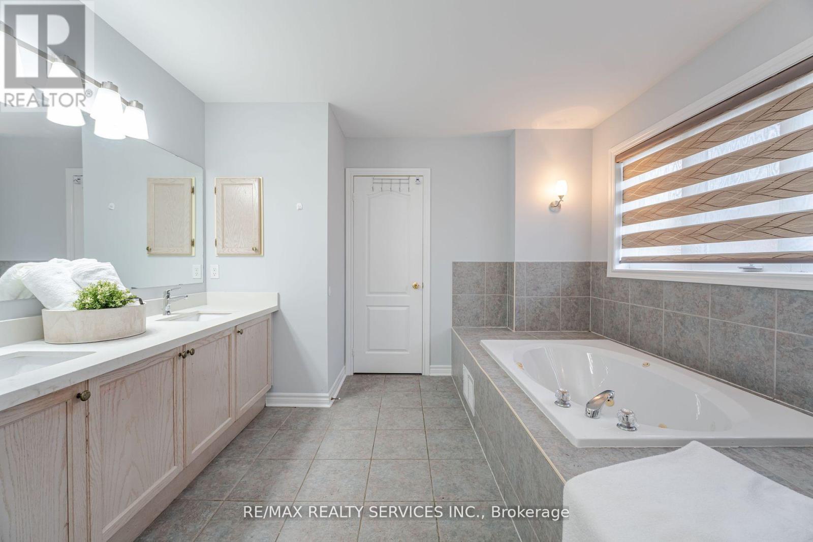 27 Hardgate Crescent, Brampton, Ontario  L7A 3V7 - Photo 29 - W12449082