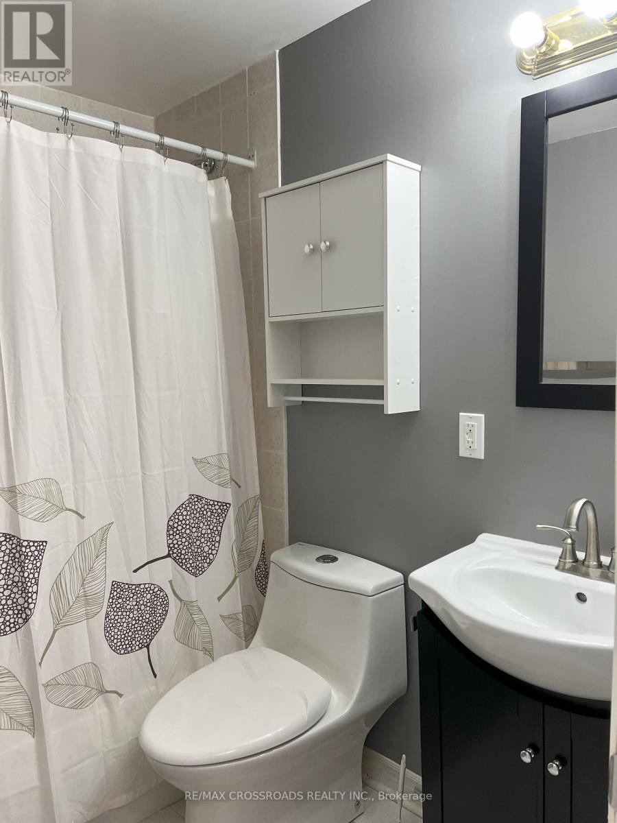 51 Hood Crescent, Brampton, Ontario  L6Y 4S7 - Photo 17 - W12449096