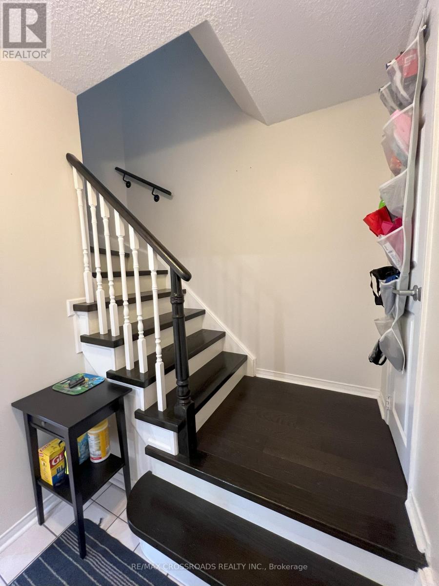 51 Hood Crescent, Brampton, Ontario  L6Y 4S7 - Photo 3 - W12449096