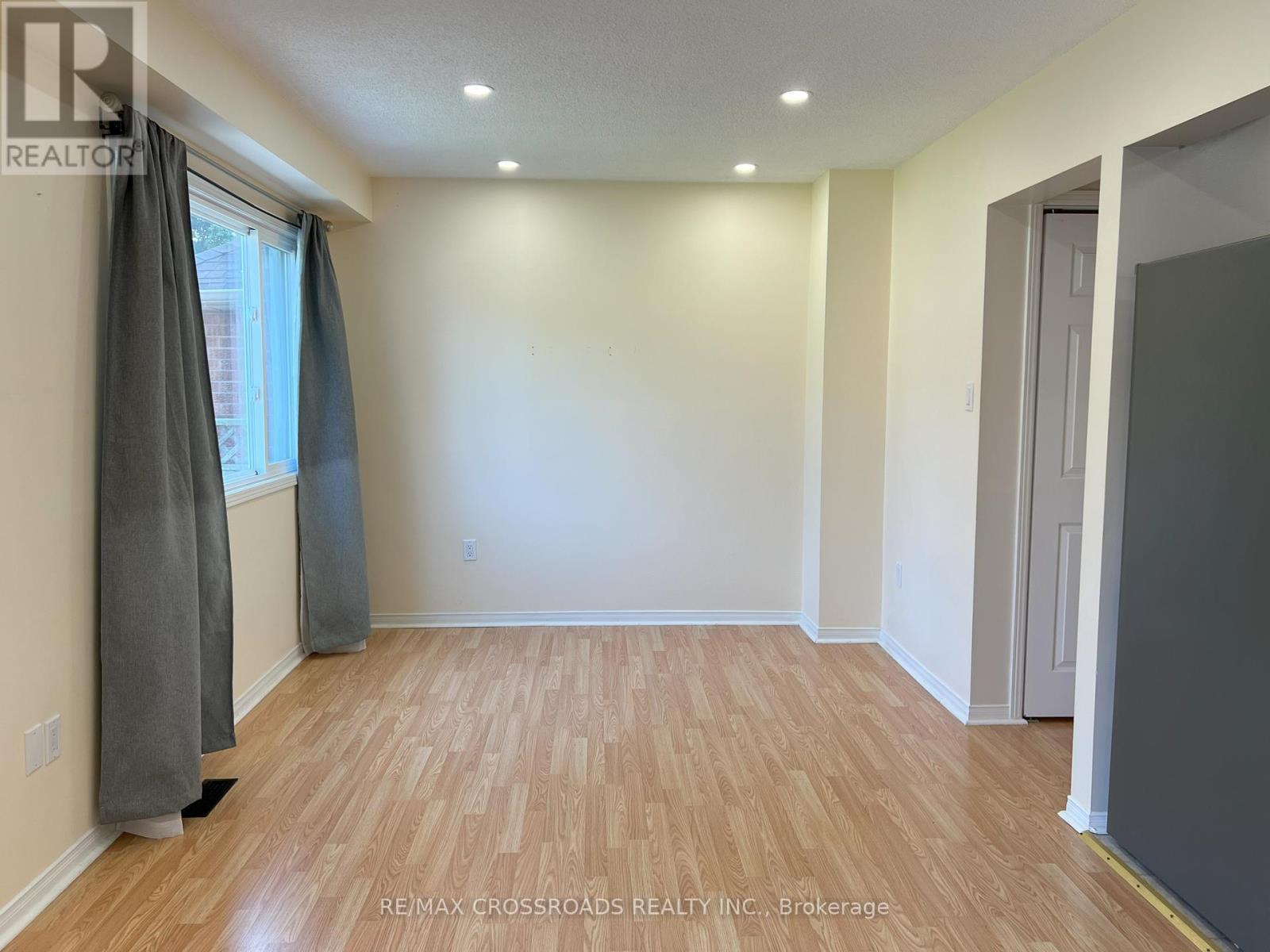 51 Hood Crescent, Brampton, Ontario  L6Y 4S7 - Photo 8 - W12449096