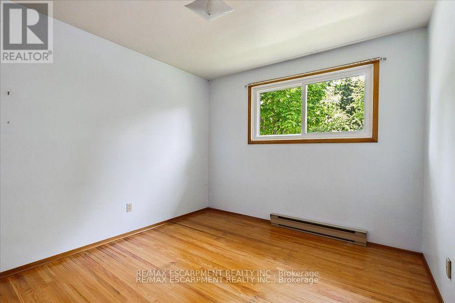 49 Head Street, Oakville, Ontario  L6K 1L4 - Photo 10 - W12449099