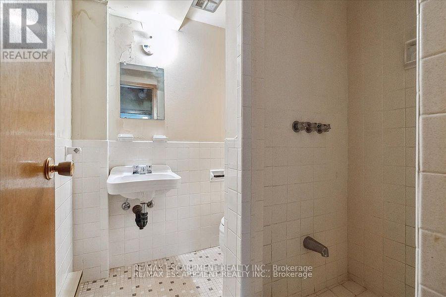 49 Head Street, Oakville, Ontario  L6K 1L4 - Photo 13 - W12449099