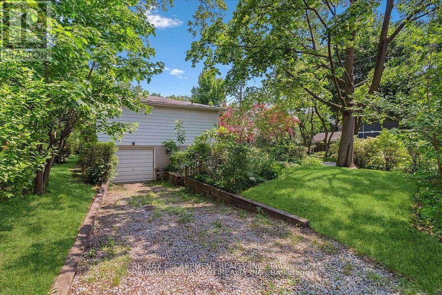 49 Head Street, Oakville, Ontario  L6K 1L4 - Photo 16 - W12449099