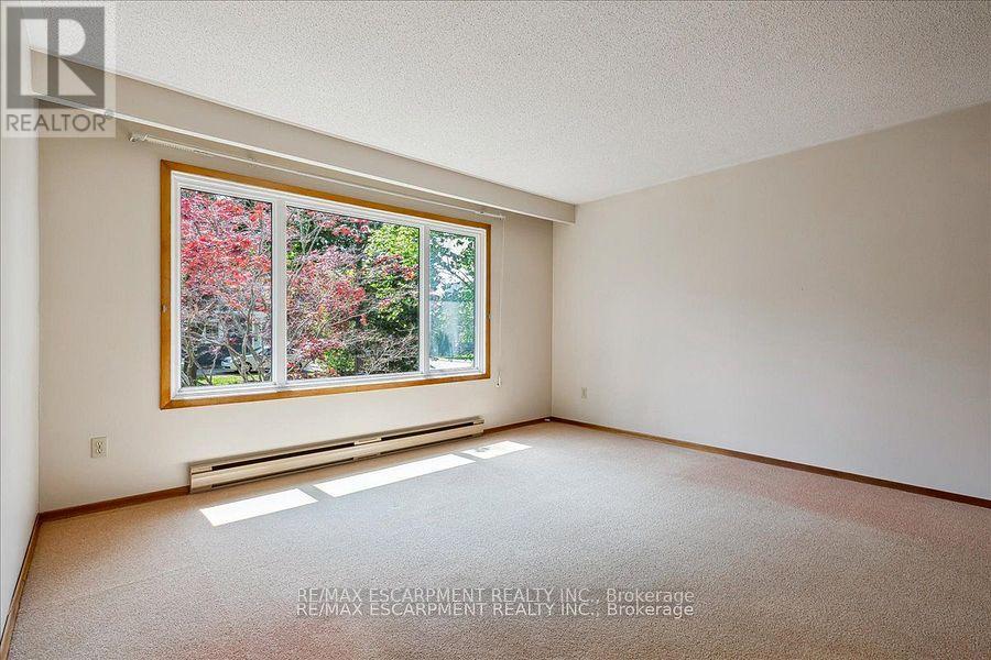 49 Head Street, Oakville, Ontario  L6K 1L4 - Photo 4 - W12449099