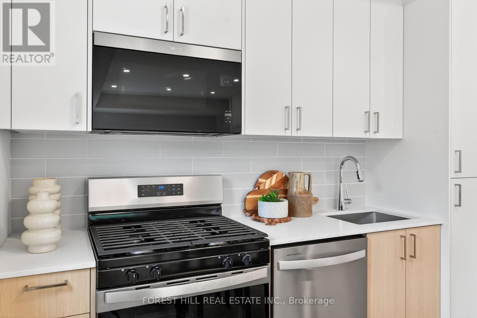 D - 8 Boylen Street, Toronto, Ontario  M9N 2W3 - Photo 8 - W12449123