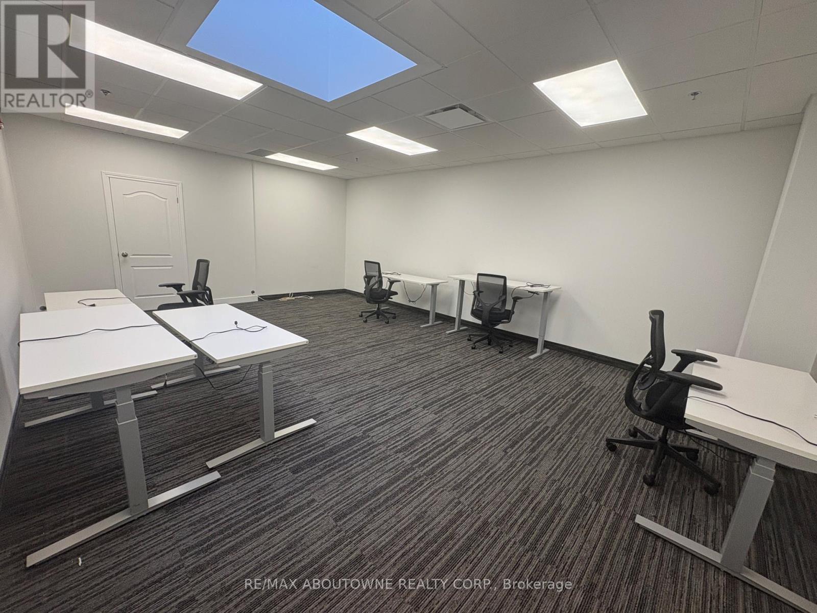 216 - 320 Matheson Boulevard W, Mississauga, Ontario  L5R 3R1 - Photo 3 - W12449132
