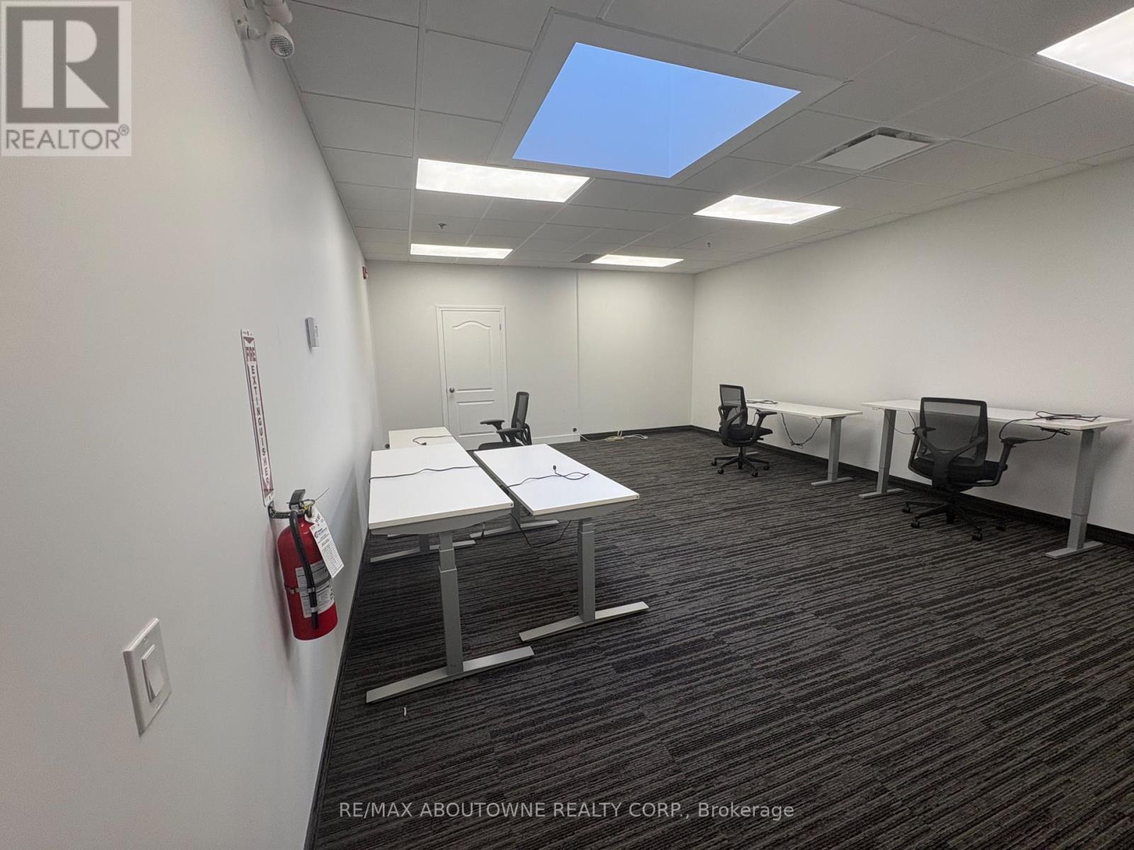 216 - 320 Matheson Boulevard W, Mississauga, Ontario  L5R 3R1 - Photo 4 - W12449132
