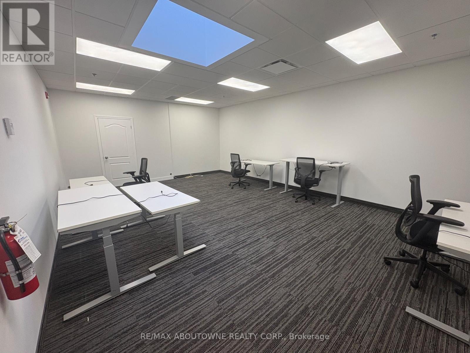 216 - 320 Matheson Boulevard W, Mississauga, Ontario  L5R 3R1 - Photo 6 - W12449132