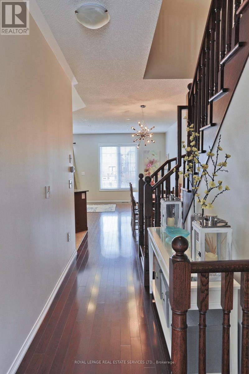 4 - 745 Farmstead Drive, Milton, Ontario  L9T 8B1 - Photo 2 - W12449135