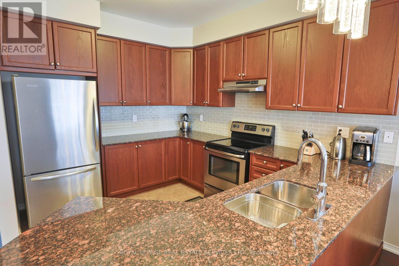 4 - 745 Farmstead Drive, Milton, Ontario  L9T 8B1 - Photo 4 - W12449135