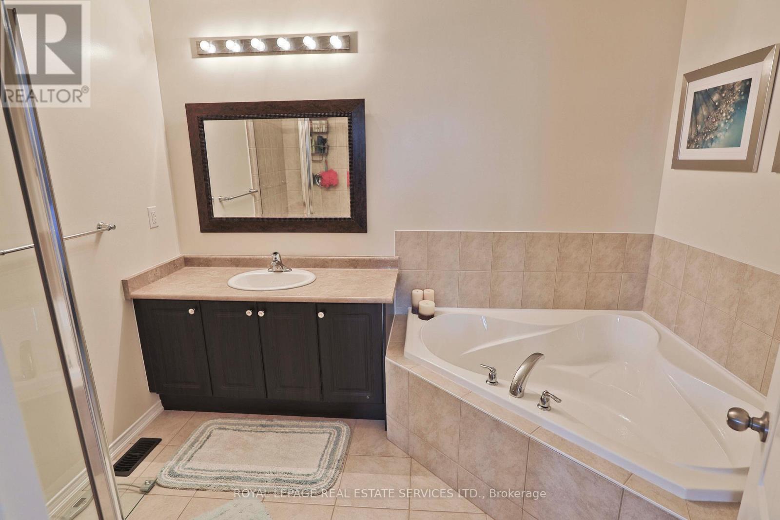 4 - 745 Farmstead Drive, Milton, Ontario  L9T 8B1 - Photo 9 - W12449135