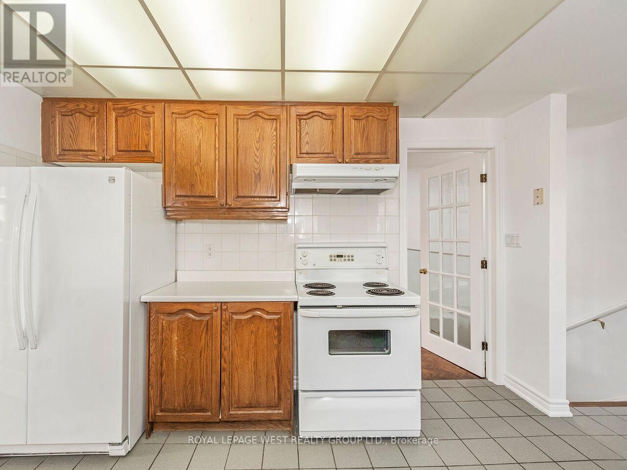 42 Tilden Crescent N, Toronto, Ontario  M9P 1V7 - Photo 18 - W12449140