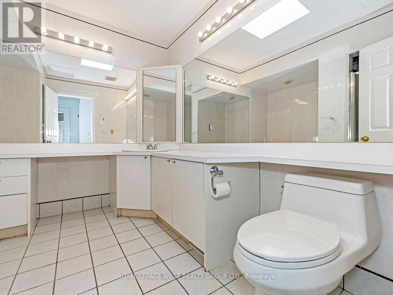 42 Tilden Crescent N, Toronto, Ontario  M9P 1V7 - Photo 22 - W12449140
