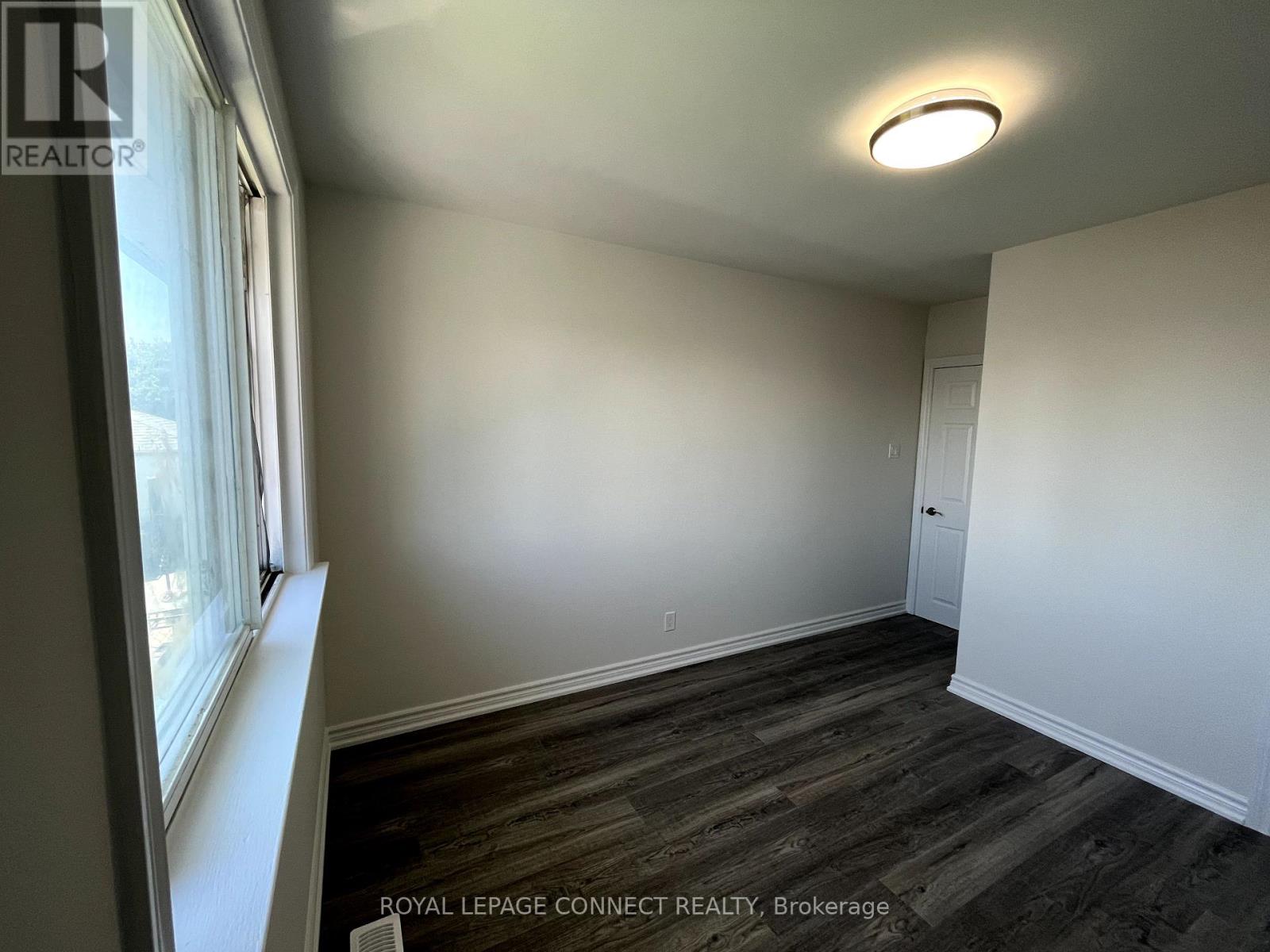 54 Foxrun Avenue, Toronto, Ontario  M3L 1L8 - Photo 12 - W12449143