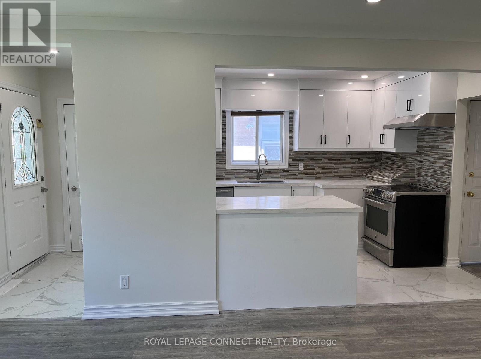 54 Foxrun Avenue, Toronto, Ontario  M3L 1L8 - Photo 2 - W12449143