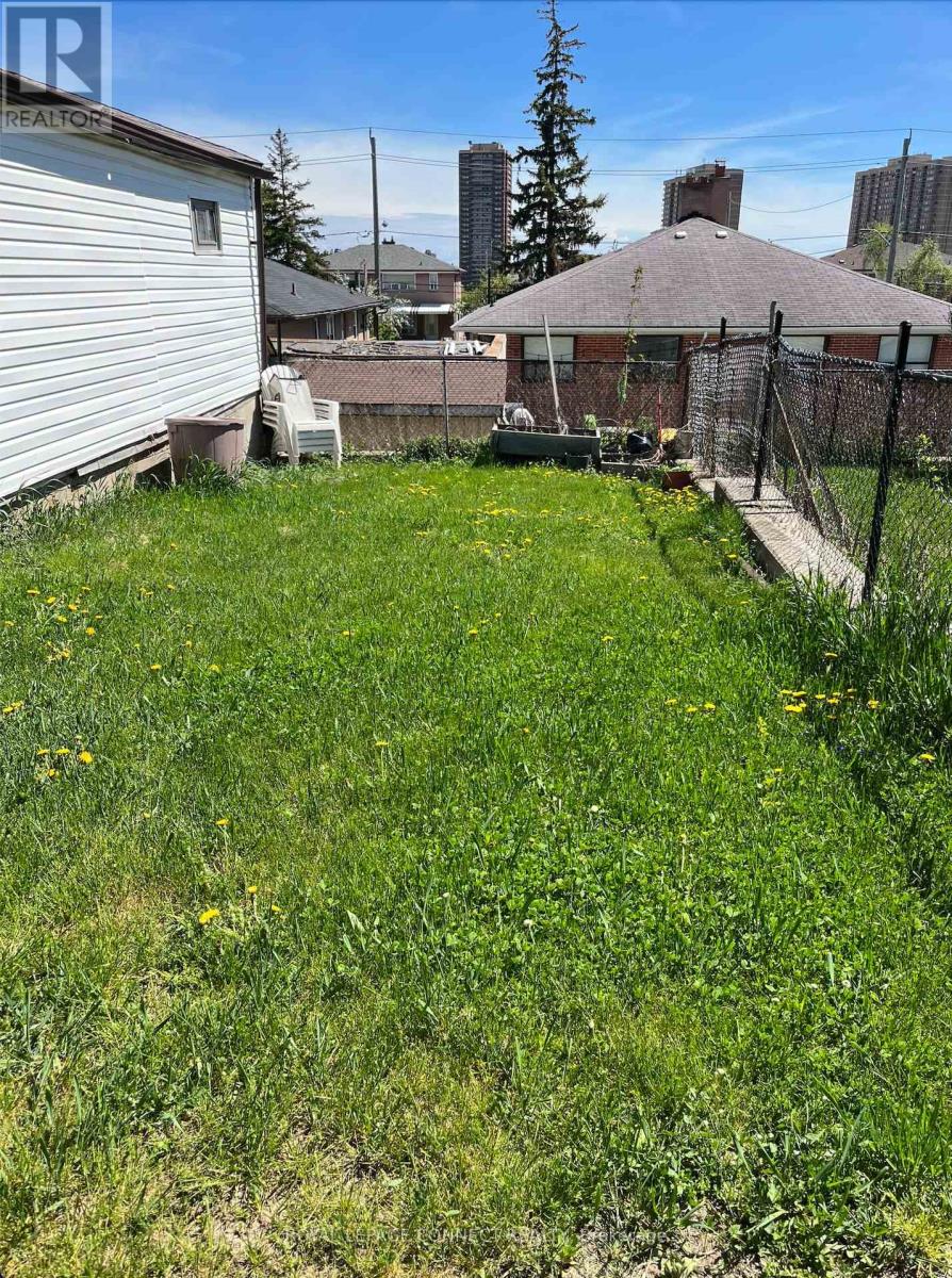 54 Foxrun Avenue, Toronto, Ontario  M3L 1L8 - Photo 21 - W12449143