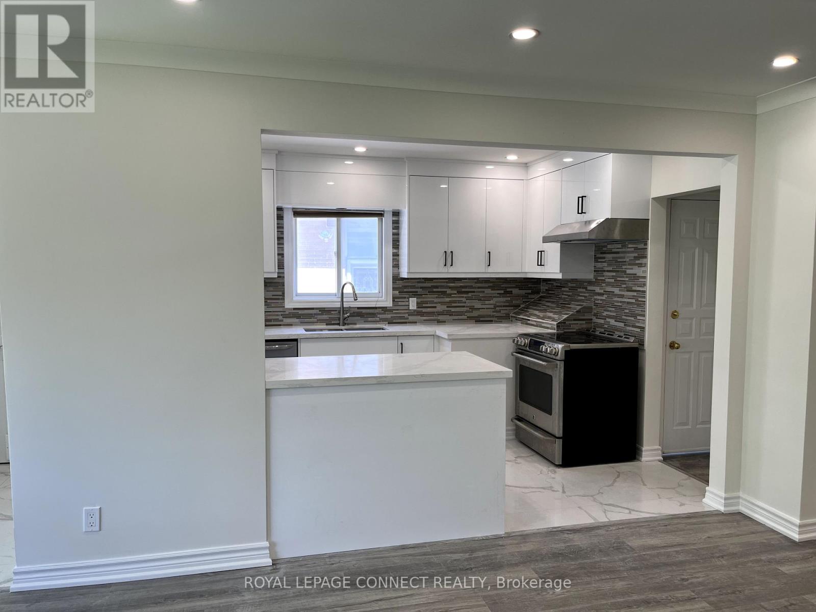 54 Foxrun Avenue, Toronto, Ontario  M3L 1L8 - Photo 6 - W12449143