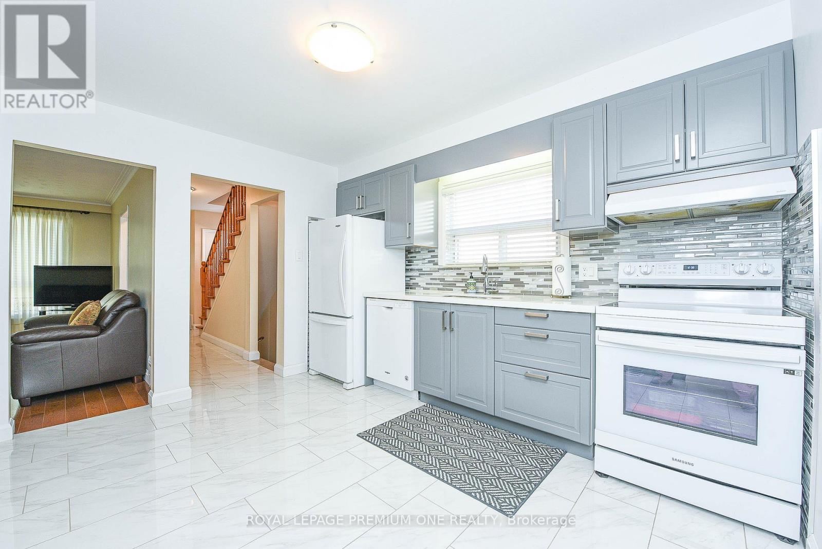63 Haverson Boulevard, Toronto, Ontario  M6M 3J8 - Photo 18 - W12449144