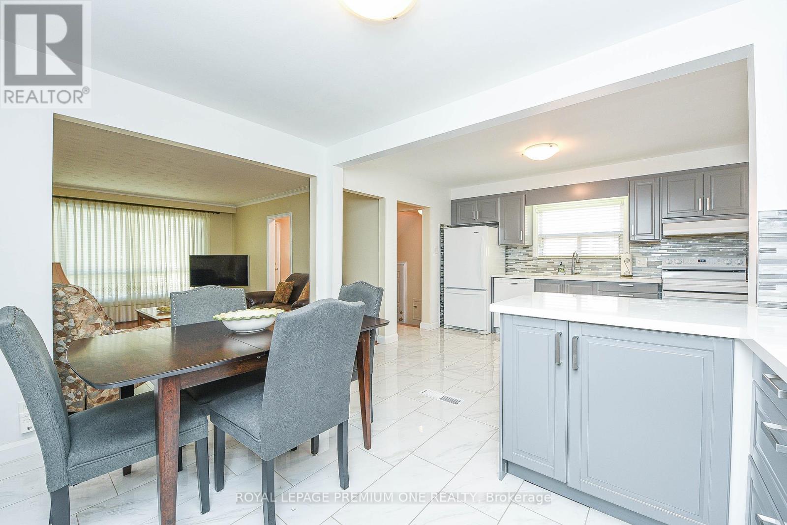 63 Haverson Boulevard, Toronto, Ontario  M6M 3J8 - Photo 19 - W12449144