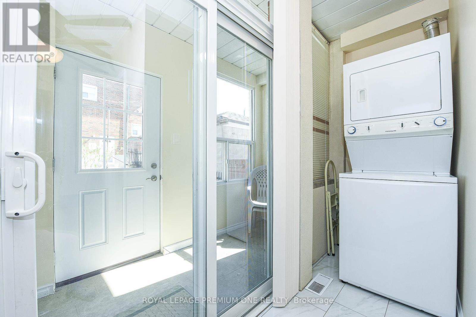 63 Haverson Boulevard, Toronto, Ontario  M6M 3J8 - Photo 24 - W12449144