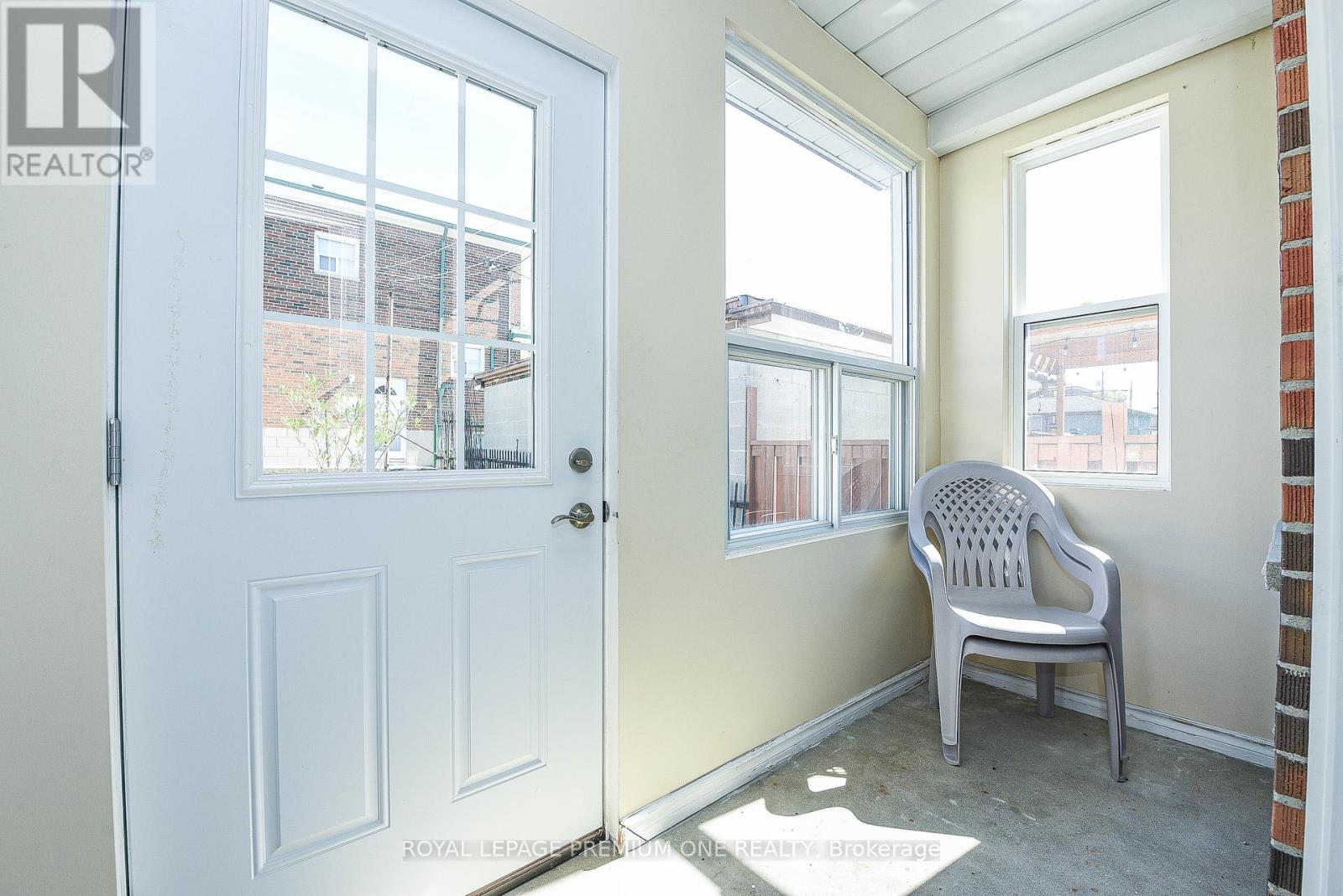 63 Haverson Boulevard, Toronto, Ontario  M6M 3J8 - Photo 25 - W12449144