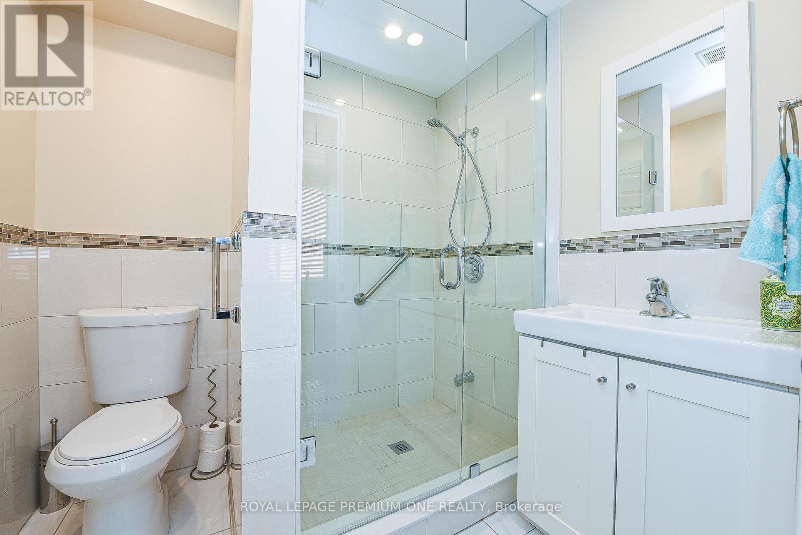 63 Haverson Boulevard, Toronto, Ontario  M6M 3J8 - Photo 26 - W12449144