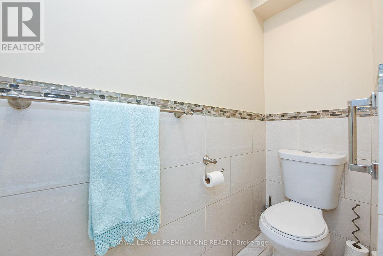 63 Haverson Boulevard, Toronto, Ontario  M6M 3J8 - Photo 28 - W12449144