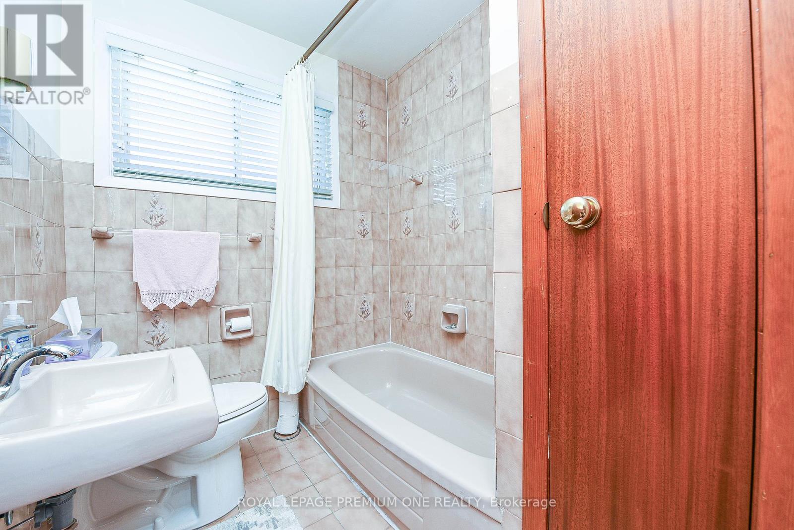 63 Haverson Boulevard, Toronto, Ontario  M6M 3J8 - Photo 35 - W12449144