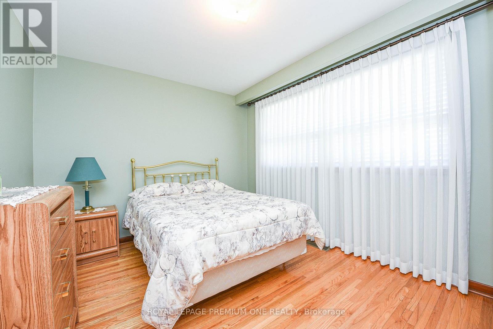 63 Haverson Boulevard, Toronto, Ontario  M6M 3J8 - Photo 38 - W12449144