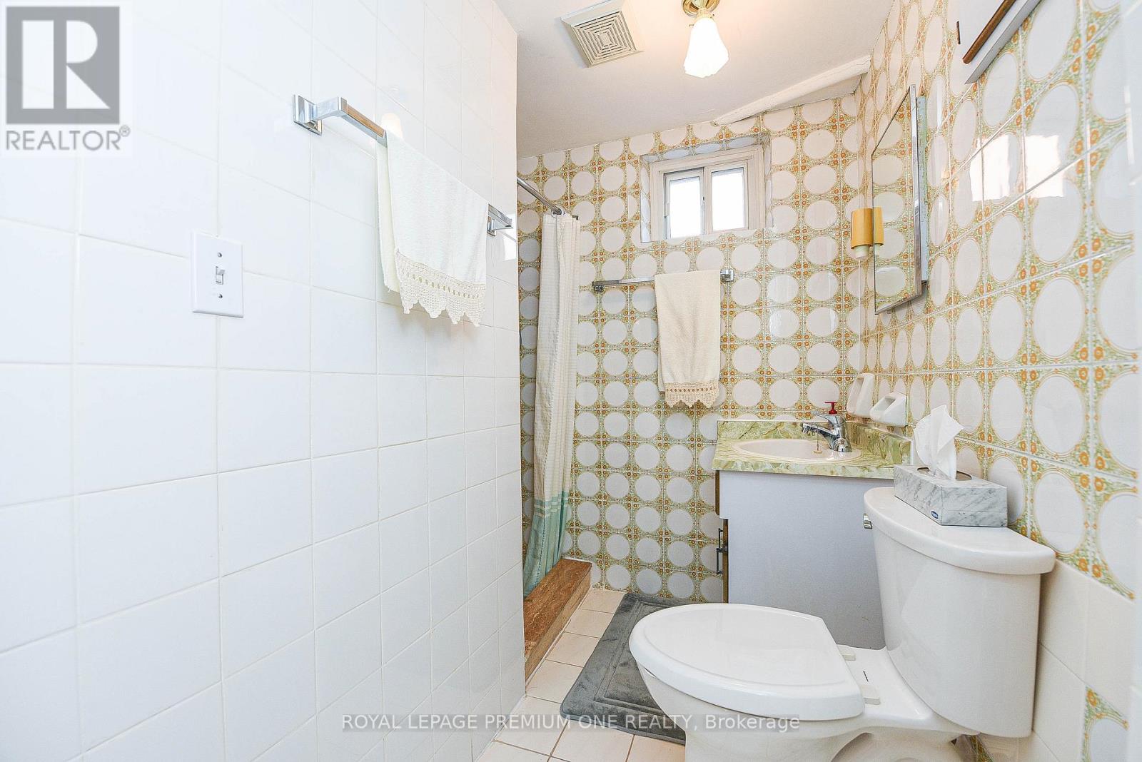 63 Haverson Boulevard, Toronto, Ontario  M6M 3J8 - Photo 44 - W12449144