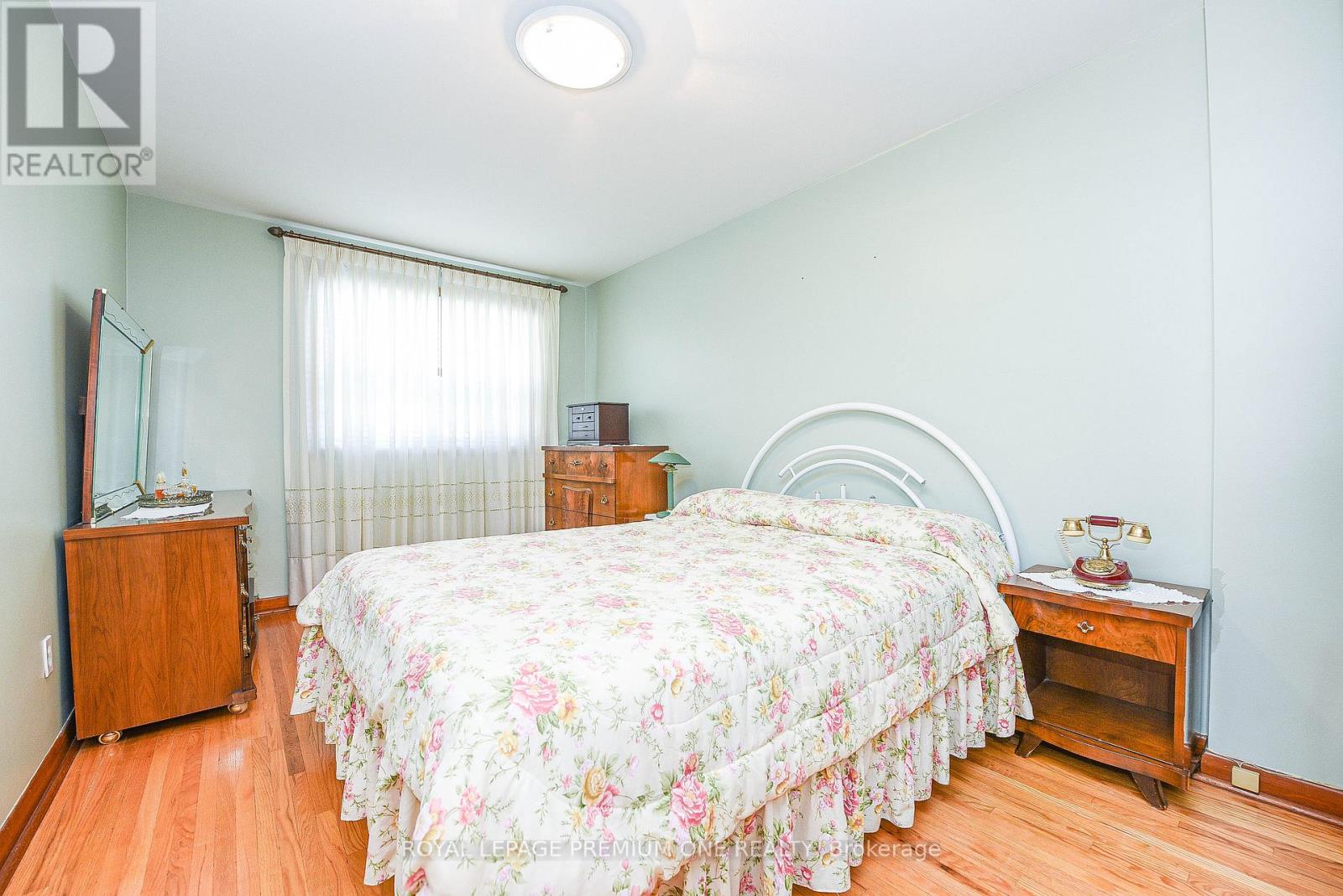 63 Haverson Boulevard, Toronto, Ontario  M6M 3J8 - Photo 46 - W12449144