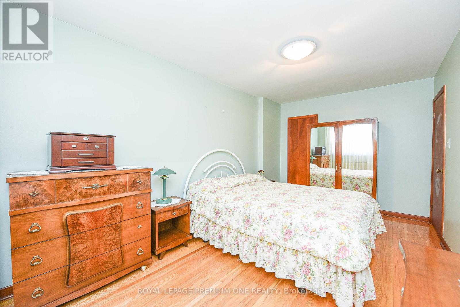 63 Haverson Boulevard, Toronto, Ontario  M6M 3J8 - Photo 48 - W12449144