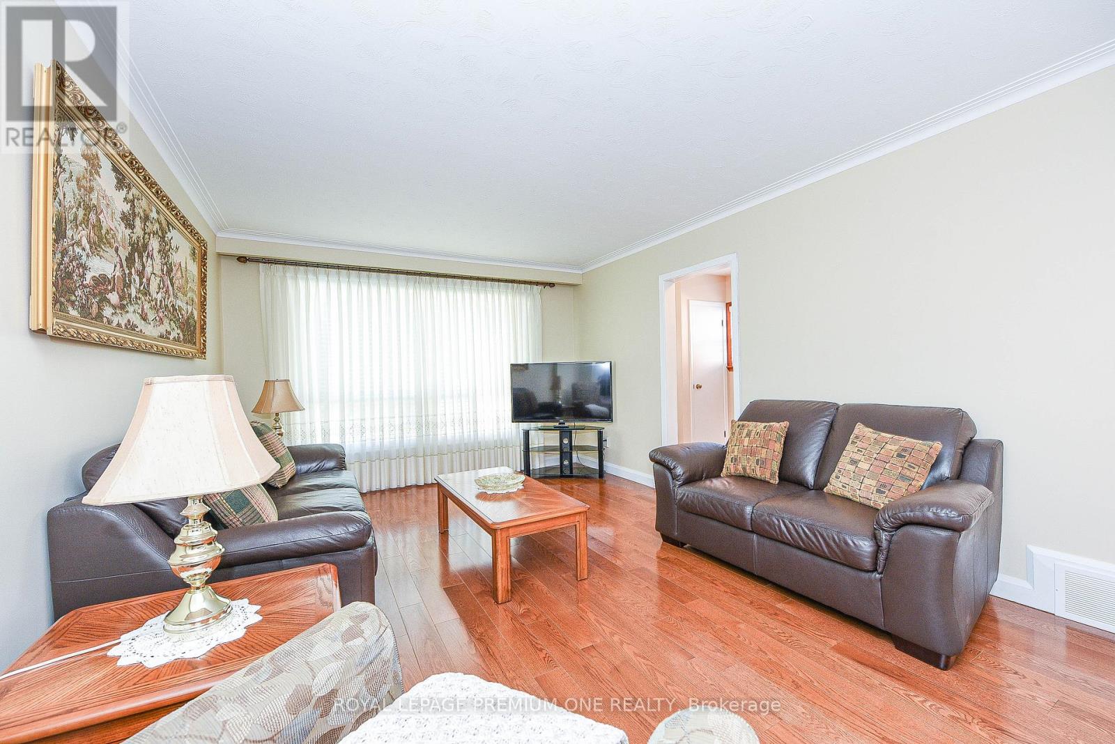 63 Haverson Boulevard, Toronto, Ontario  M6M 3J8 - Photo 6 - W12449144