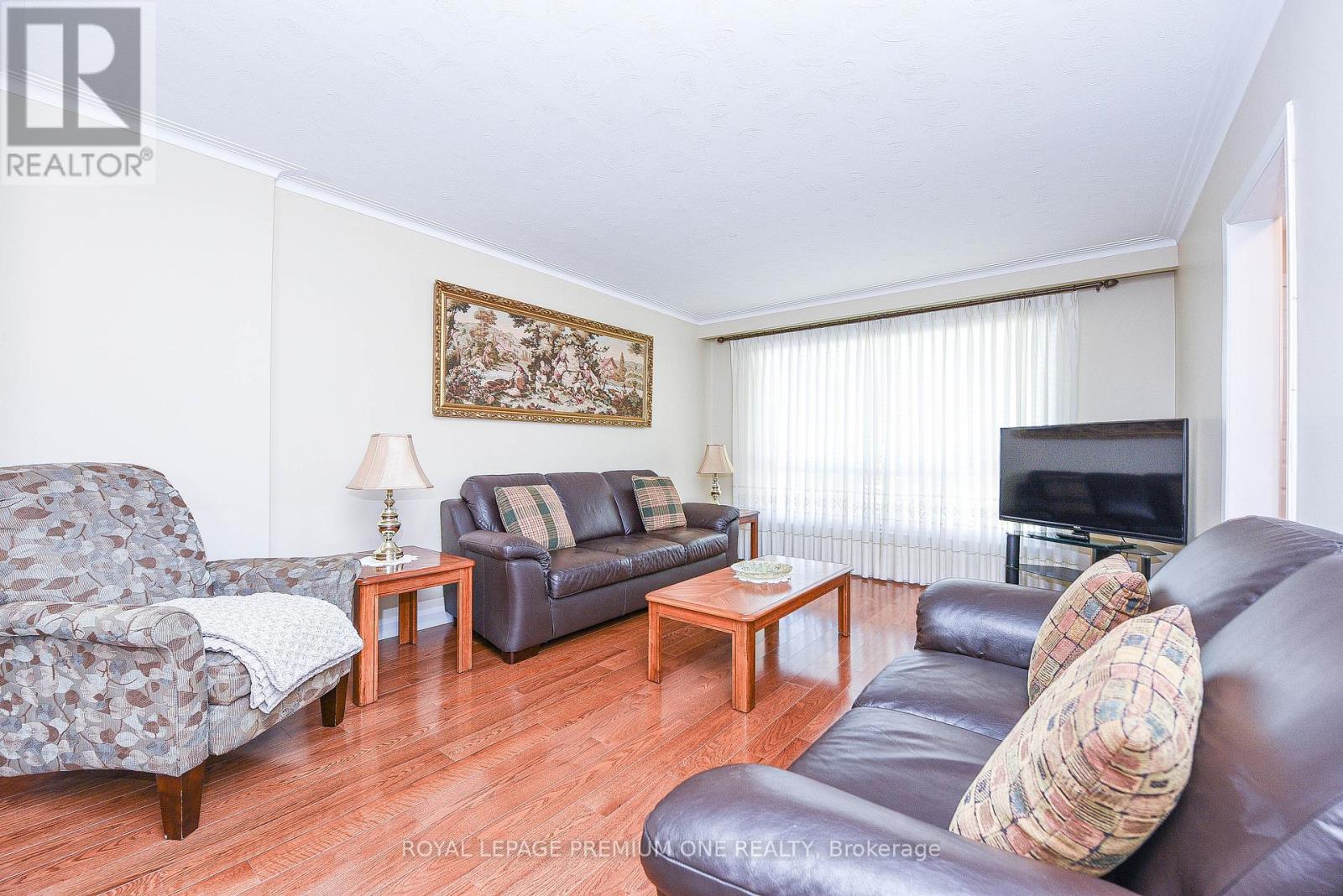 63 Haverson Boulevard, Toronto, Ontario  M6M 3J8 - Photo 7 - W12449144