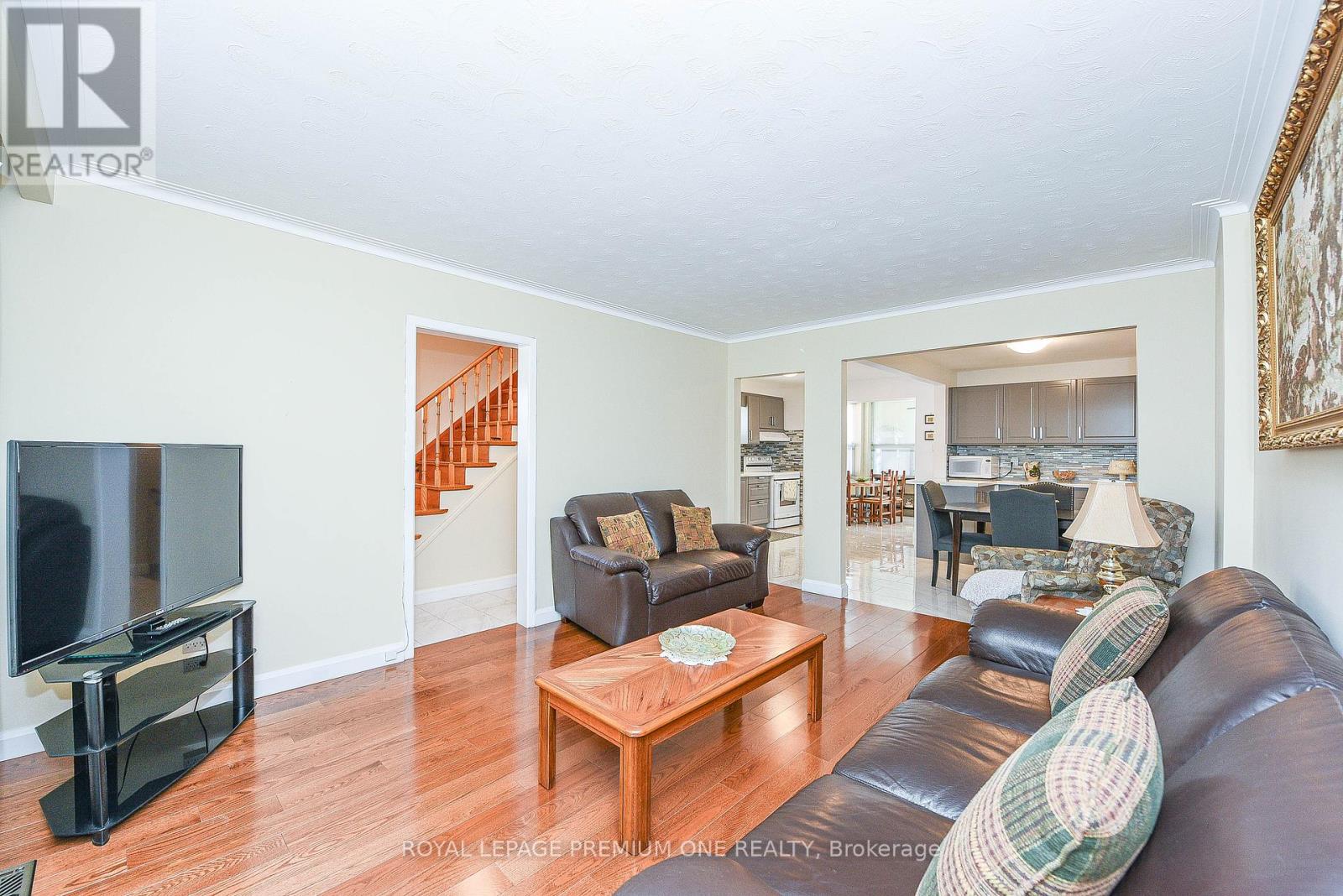 63 Haverson Boulevard, Toronto, Ontario  M6M 3J8 - Photo 8 - W12449144