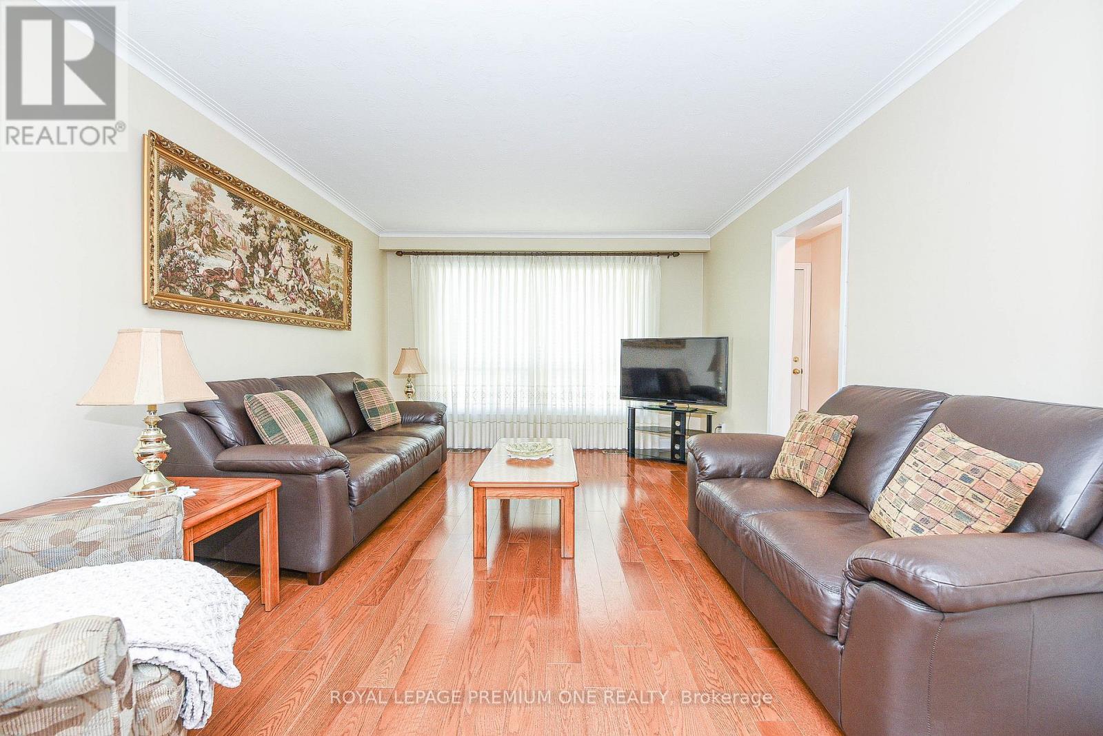 63 Haverson Boulevard, Toronto, Ontario  M6M 3J8 - Photo 9 - W12449144