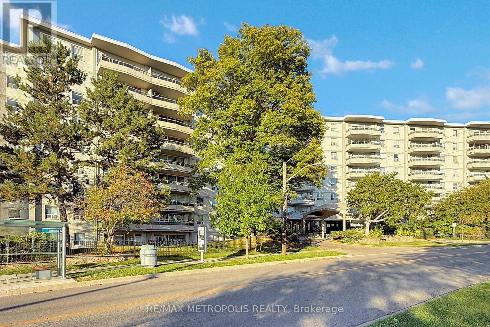 809 - 80 GRANDRAVINE DRIVE, Toronto, Ontario