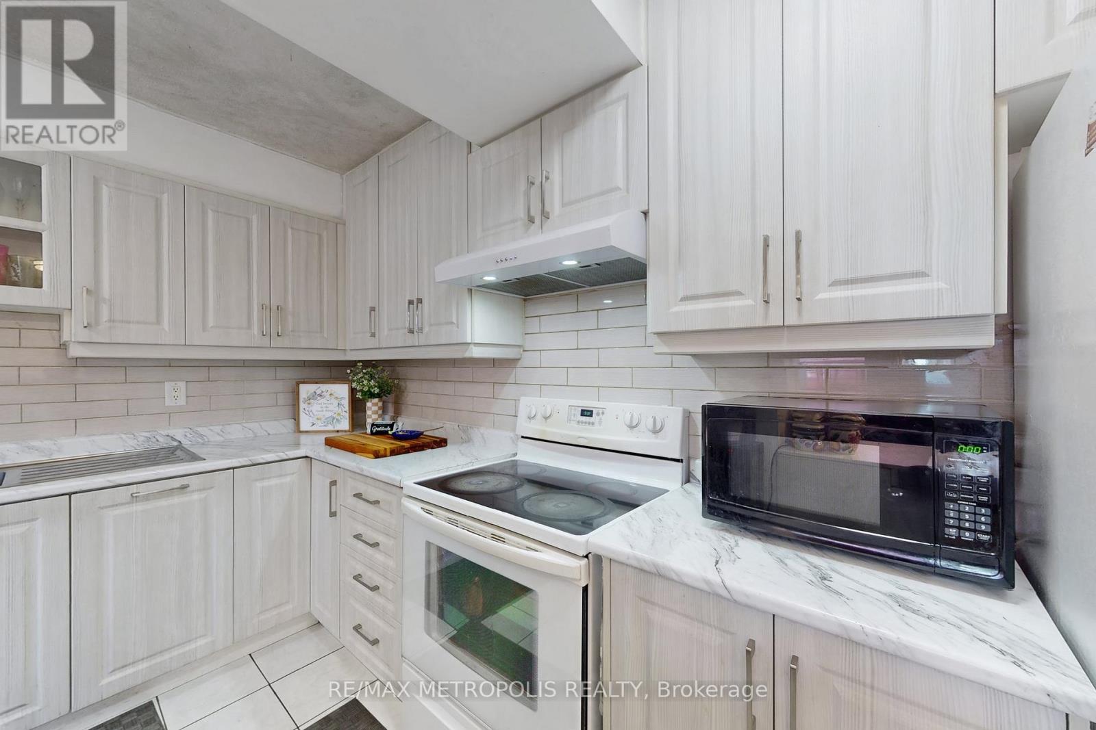 809 - 80 Grandravine Drive, Toronto, Ontario  M3J 1B2 - Photo 19 - W12449165