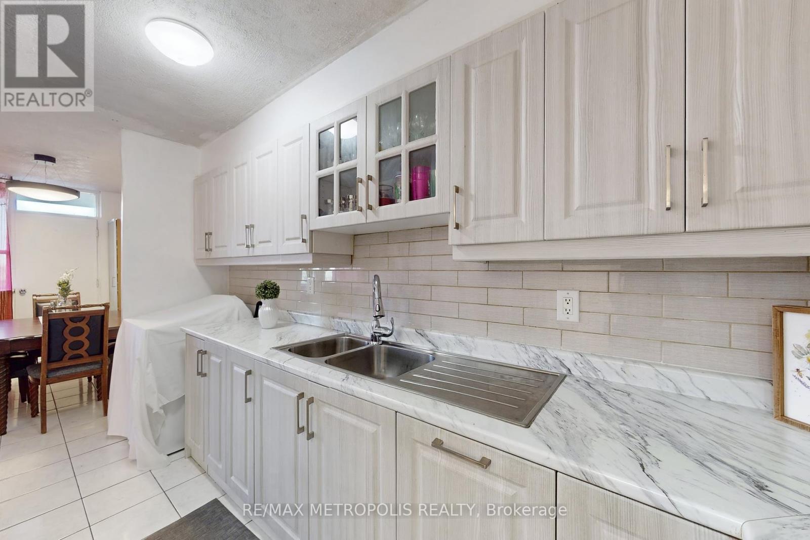 809 - 80 Grandravine Drive, Toronto, Ontario  M3J 1B2 - Photo 22 - W12449165