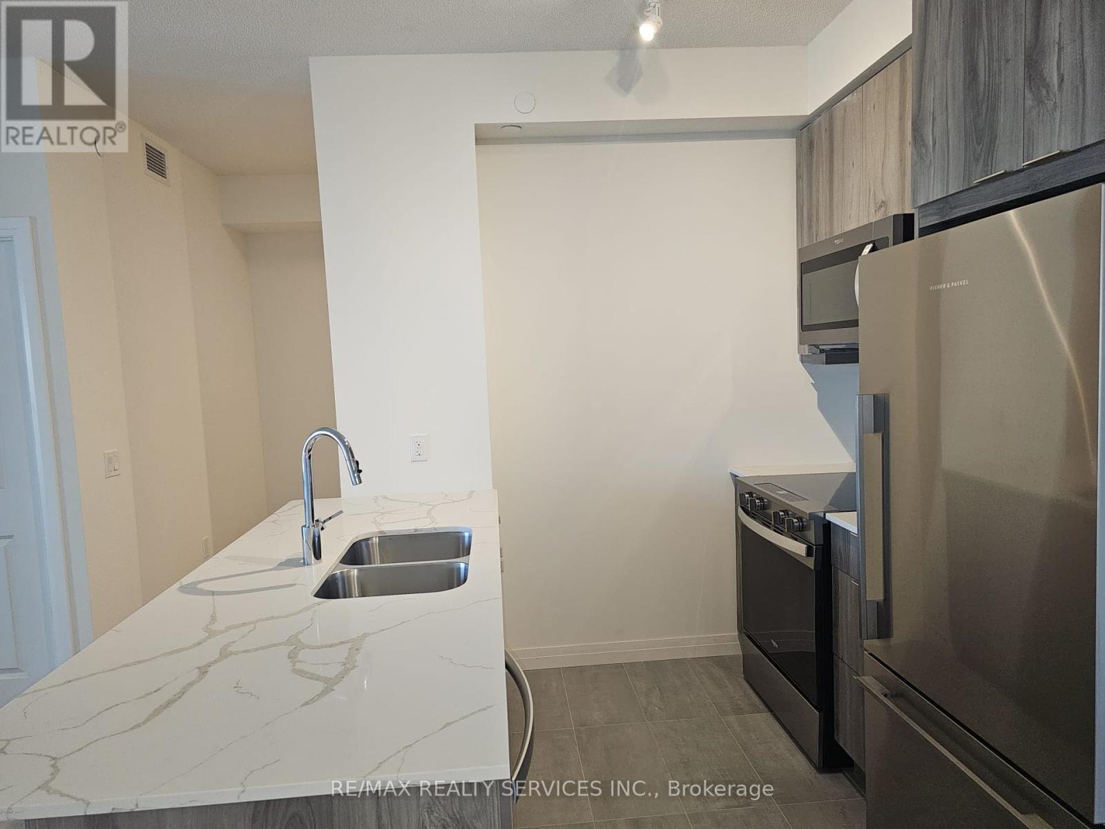 1410 - 15 Wintergarden Drive, Mississauga, Ontario  L5R 0H4 - Photo 16 - W12449205