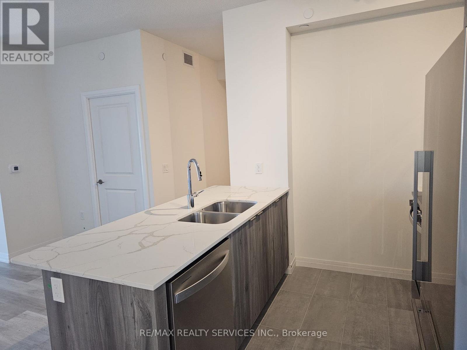 1410 - 15 Wintergarden Drive, Mississauga, Ontario  L5R 0H4 - Photo 17 - W12449205