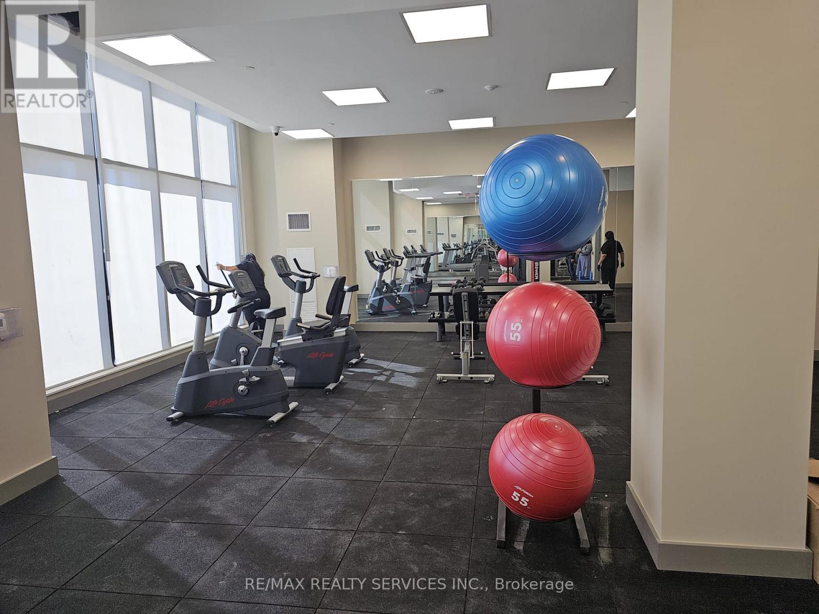 1410 - 15 Wintergarden Drive, Mississauga, Ontario  L5R 0H4 - Photo 8 - W12449205