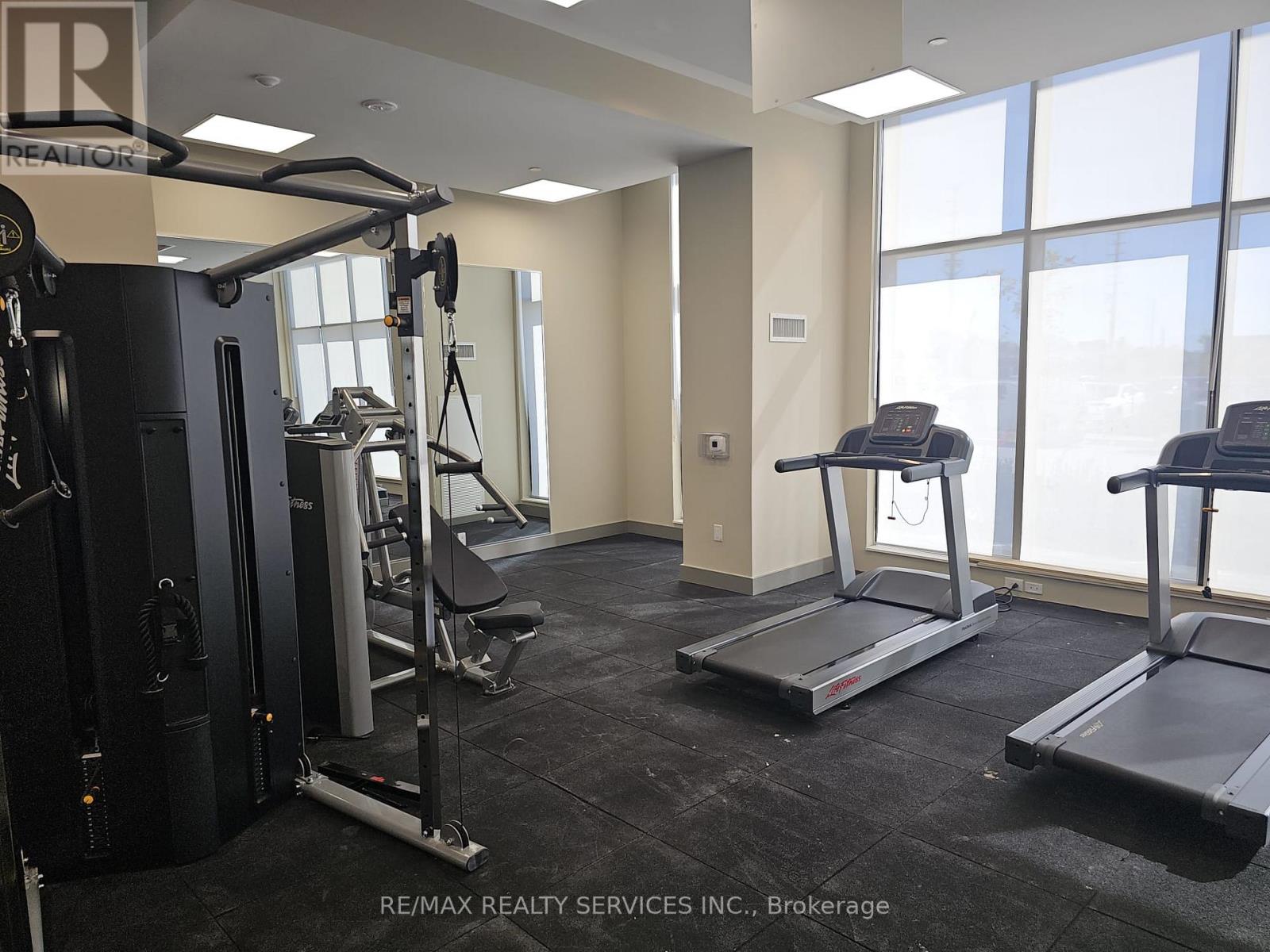 1410 - 15 Wintergarden Drive, Mississauga, Ontario  L5R 0H4 - Photo 9 - W12449205