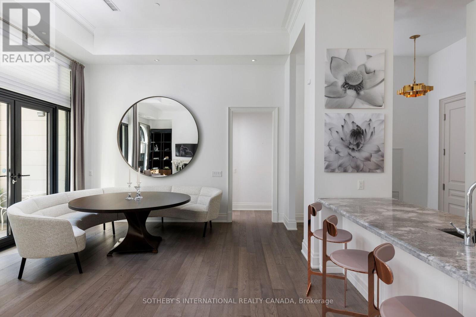 Th 2 - 4 The Kingsway, Toronto, Ontario  M8X 2T1 - Photo 12 - W12449212
